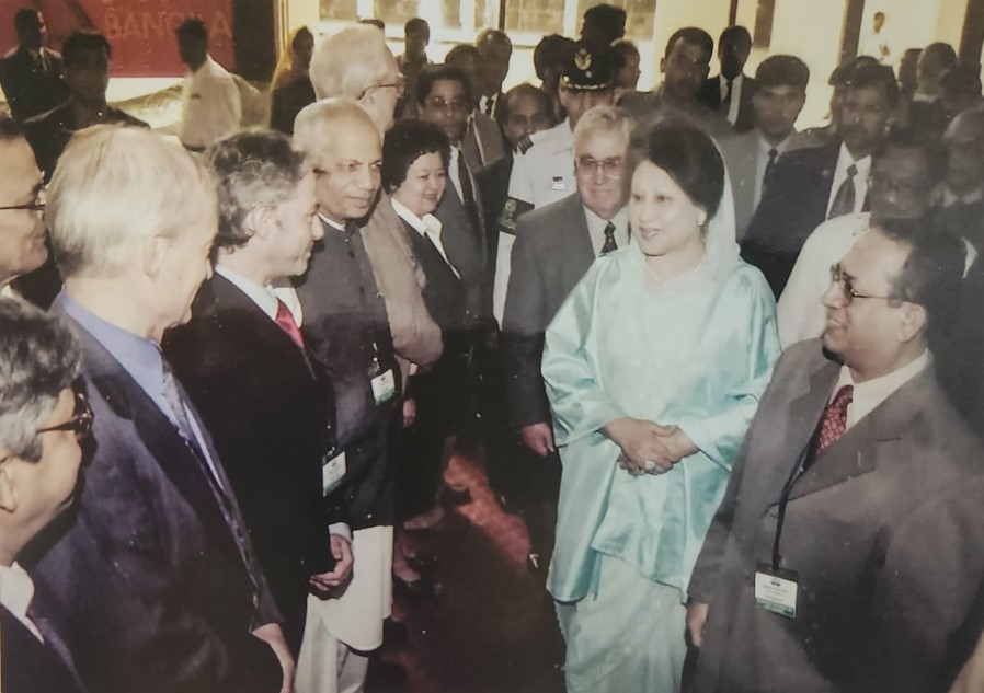 ২০০৩ সালে ঢাকায় সিজেএ (CJA) আন্তর্জাতিক সম্মেলনের সময় প্রধানমন্ত্রী বেগম খালেদা জিয়া প্রতিনিধিদলের সদস্যদের সঙ্গে সাক্ষাৎ করেন।