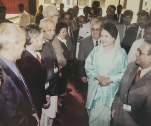 ২০০৩ সালে ঢাকায় সিজেএ (CJA) আন্তর্জাতিক সম্মেলনের সময় প্রধানমন্ত্রী বেগম খালেদা জিয়া প্রতিনিধিদলের সদস্যদের সঙ্গে সাক্ষাৎ করেন।
